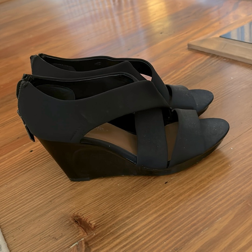 Donald J Pliner wedges size 8.5
